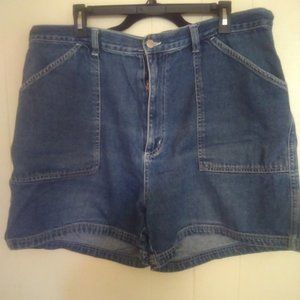 Jean shorts with nice big pockets in front